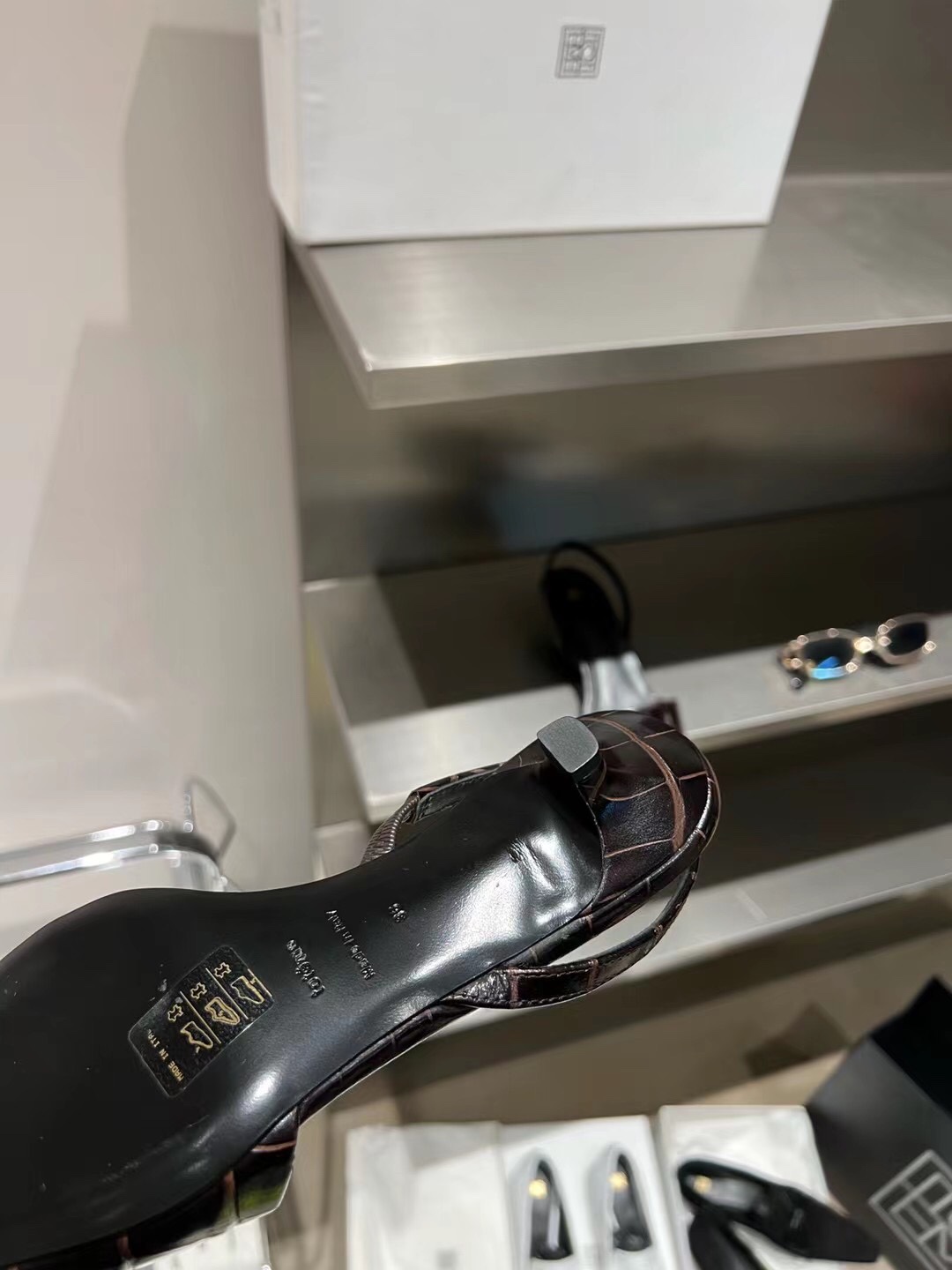 Toteme | 𝟐𝟎𝟐𝟏/𝐒𝐒 𝐧𝐞𝐰   Minimalist style toteme 2022/aw Mueller small pointed toe single shoes