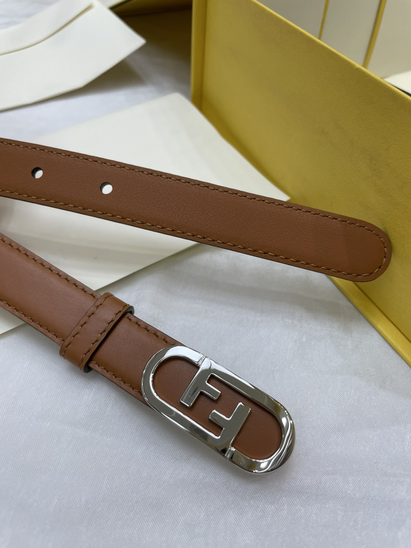 FENDI new 🌿 narrow belt with loops