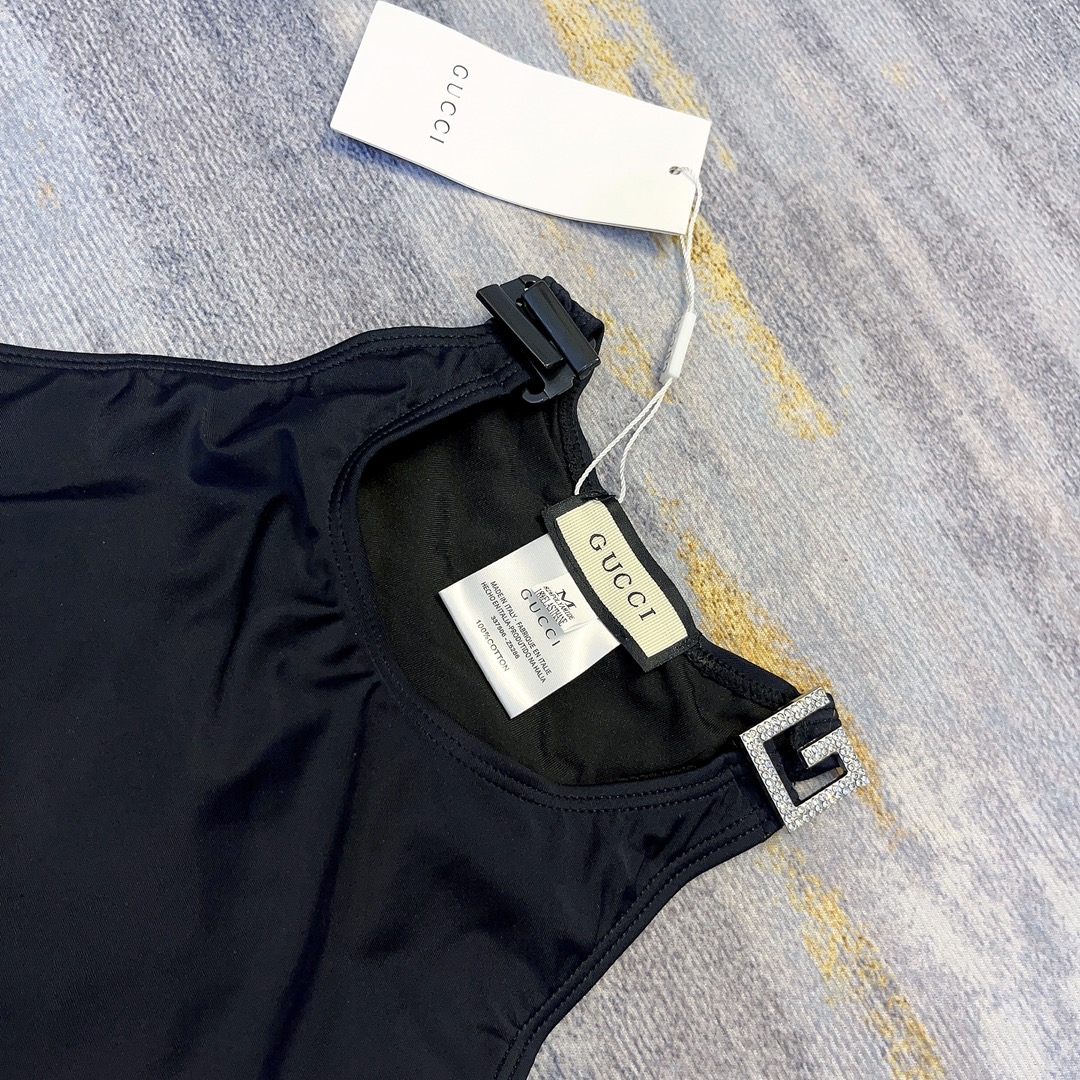 Gucc one-piece swimsuit with breast pads