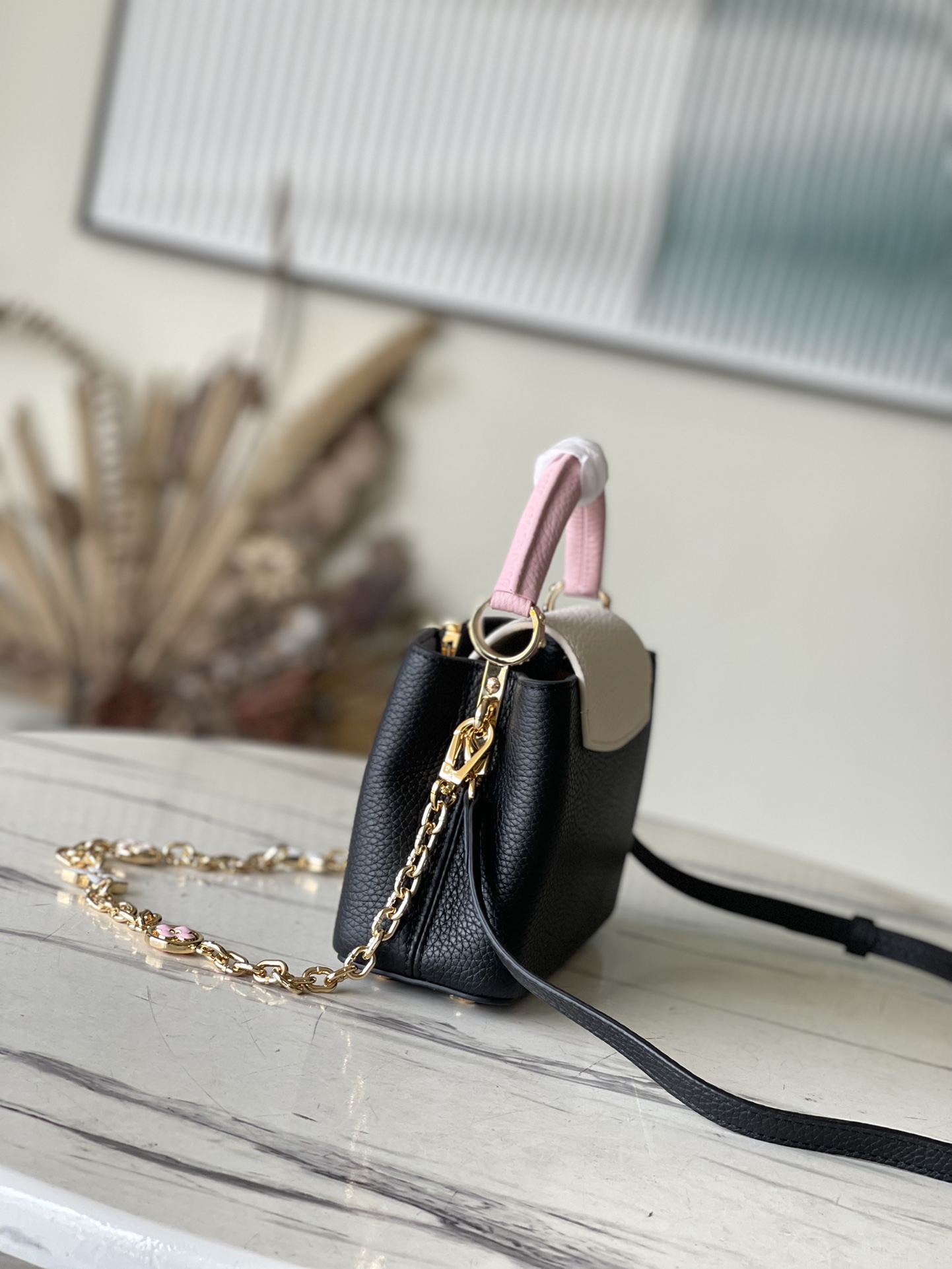 𝐋𝐎𝐔𝐈𝐒 𝐕𝐔𝐈𝐓𝐓𝐎𝐍 M22512 black color matching enamel floral chain