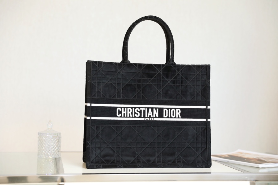 DIOR TOTE embroidered vine check black