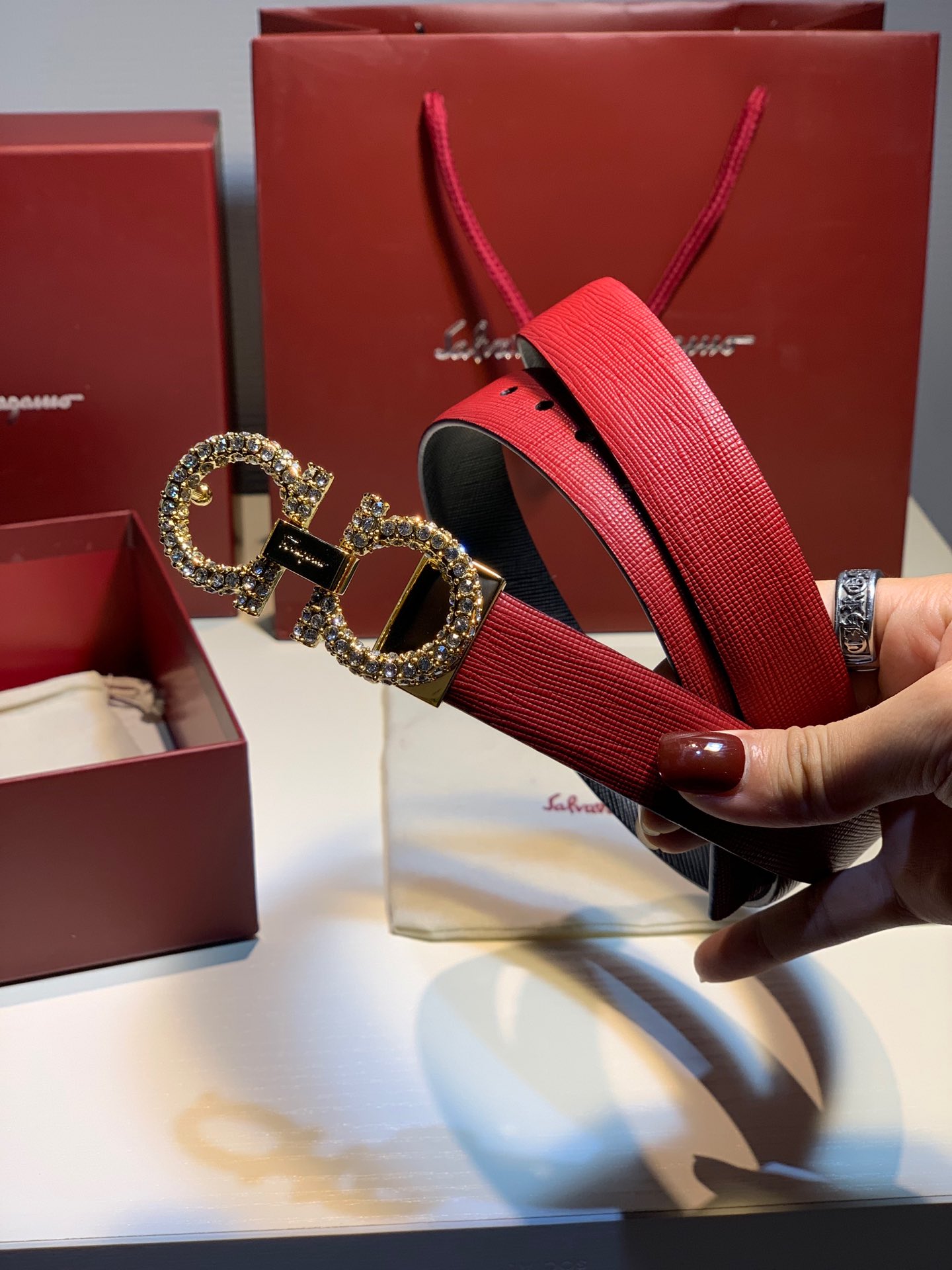 FERRAGAMO twist style