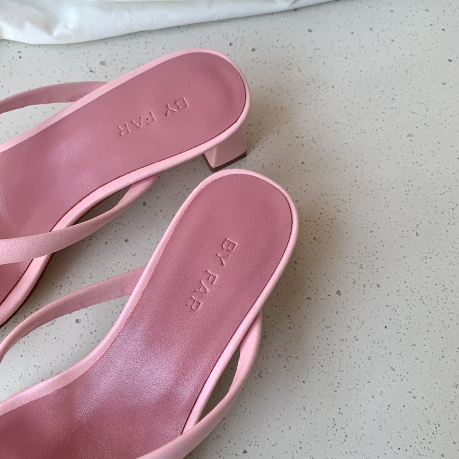 BY FAR | 𝟐𝟎𝟐𝟏/𝐒𝐒 𝐧𝐞𝐰 BY FAR21 spring and summer square-toed flip flops A series of super summer colors