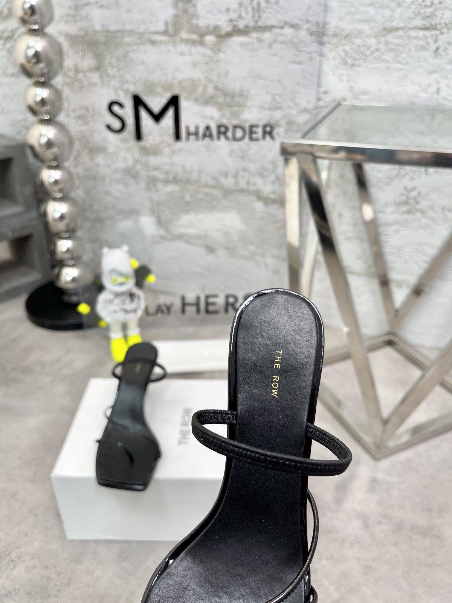 𝐓𝐡𝐞 𝐫𝐨𝐰｜𝟐𝟎𝟐𝟑/𝐒𝐒 𝐧𝐞𝐰 niche tide brand The row 2023 spring and summer new sexy thin strap cat heel sandals