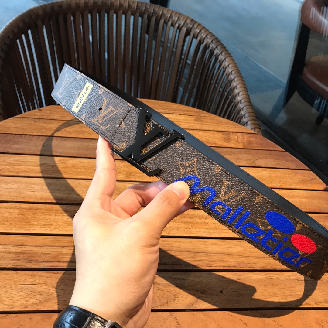 LOUIS VUITTO INITIALES 40MM REVERSIBLE BELT