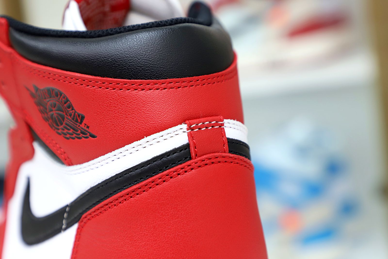 AIR JORDAN 1 RETRO HIGH OG CHICAGO 2015