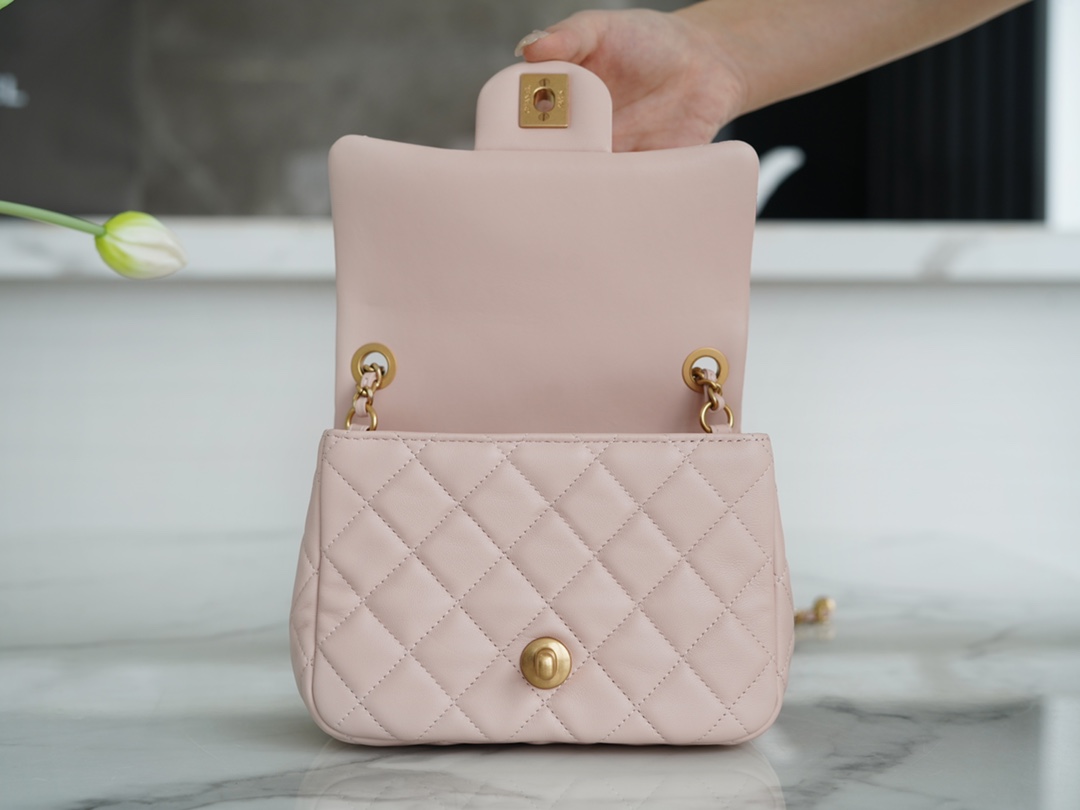 𝗖𝗛𝗔𝗘𝗡𝗟✦Metal ball square fat man genuine leather cherry blossom powder🌸