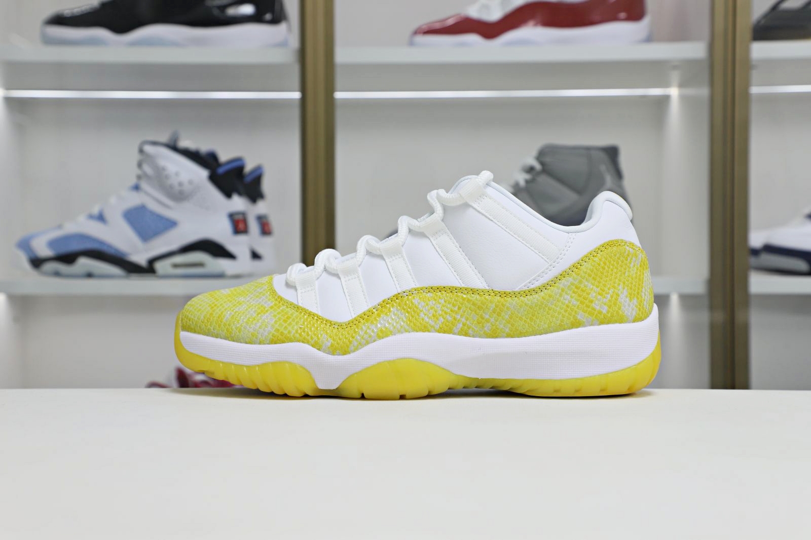 Air Jordan 11 Retro Low YellowSnakeskin