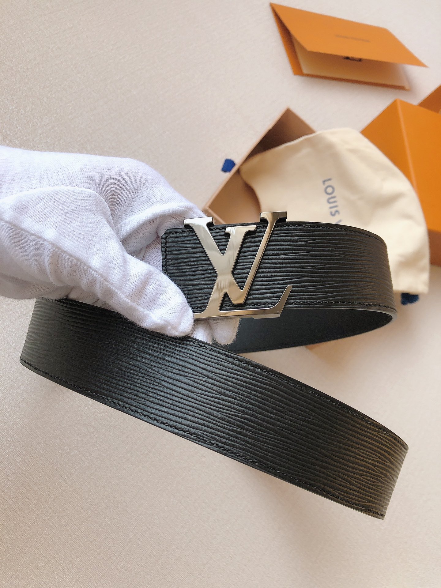 LOUIS VUITTO initials belt