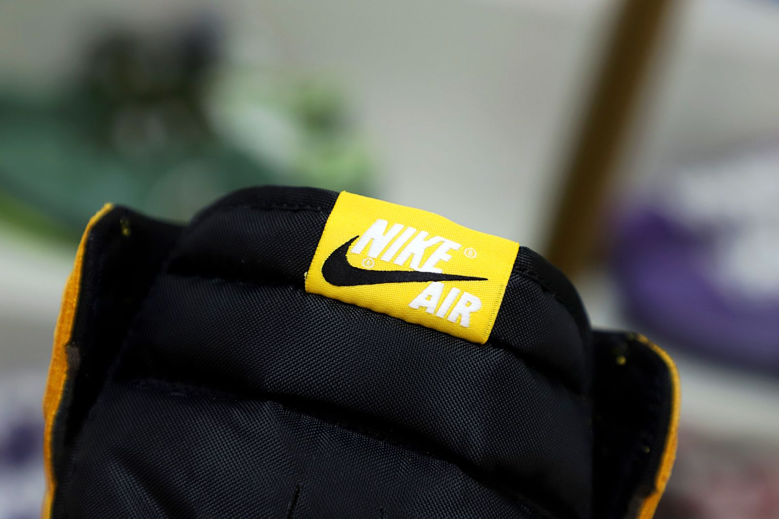 AIR JORDAN 1 HIGH RETRO OG POLLEN