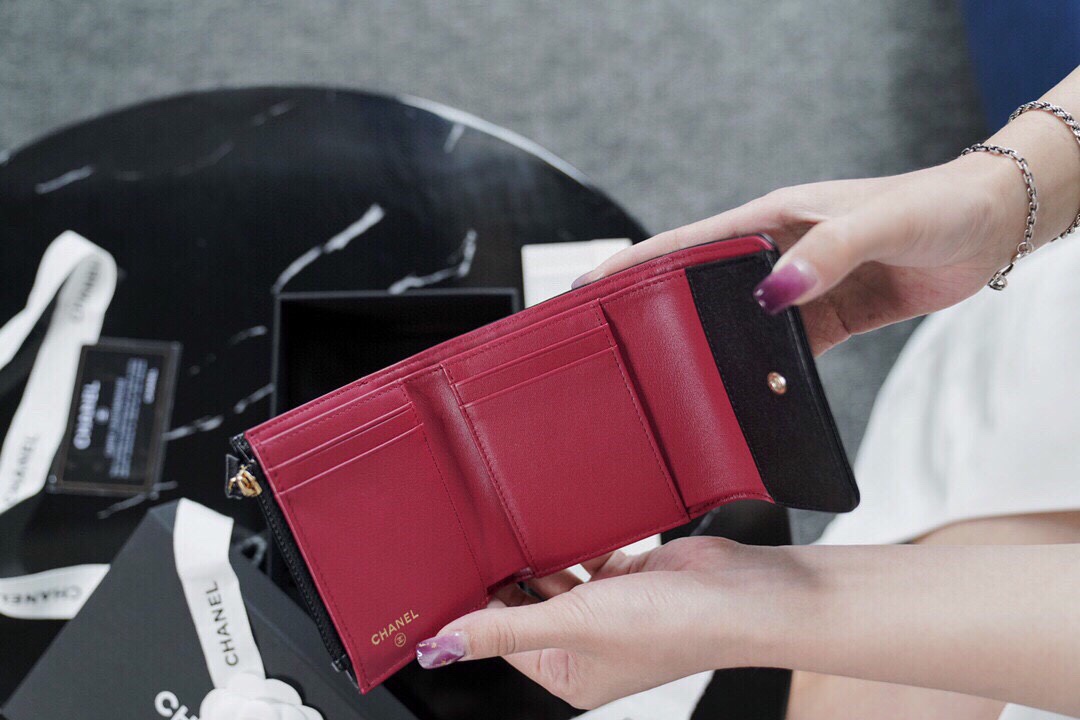 𝗖𝗛𝗔𝗘𝗡𝗟✦In goatskin leather 🐐 Wallet with short clip from the 19 series Black gold