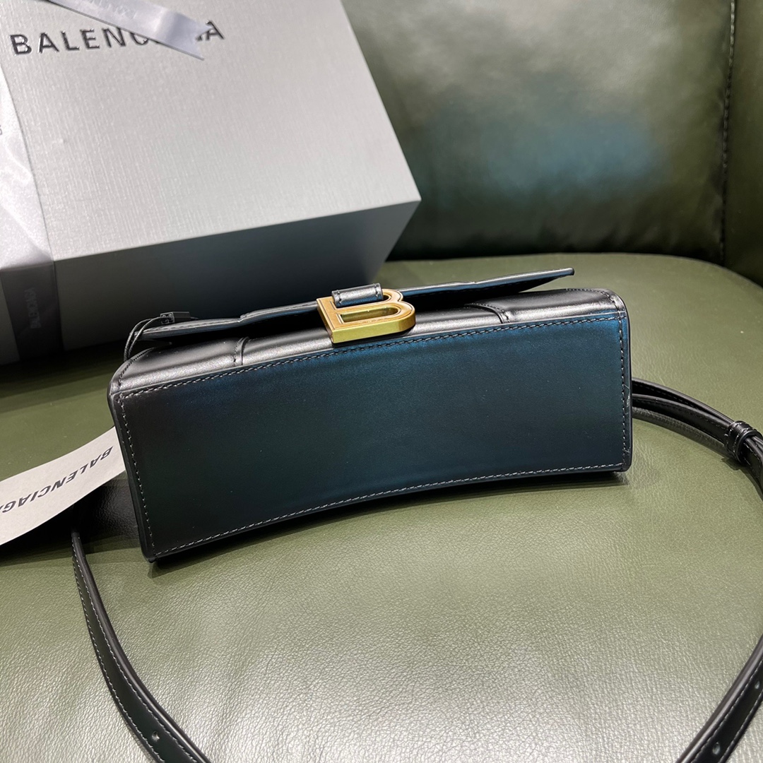 BALENCIAGA 𝐇𝐨𝐮𝐫𝐠𝐥𝐚𝐬𝐬 𝐗𝐒 The hourglass bag of the fashion world