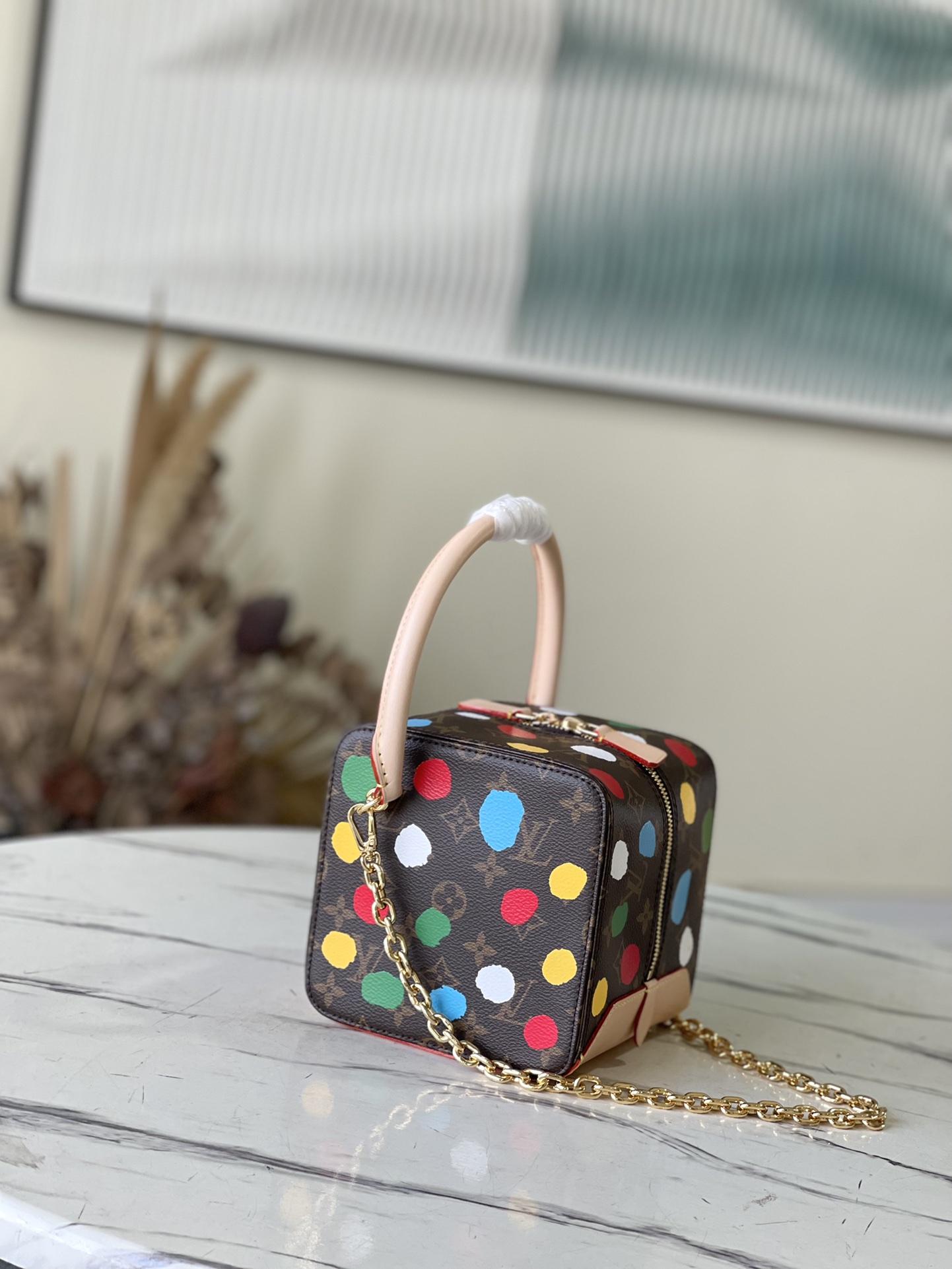 𝐋𝐎𝐔𝐈𝐒 𝐕𝐔𝐈𝐓𝐓𝐎𝐍    M46450