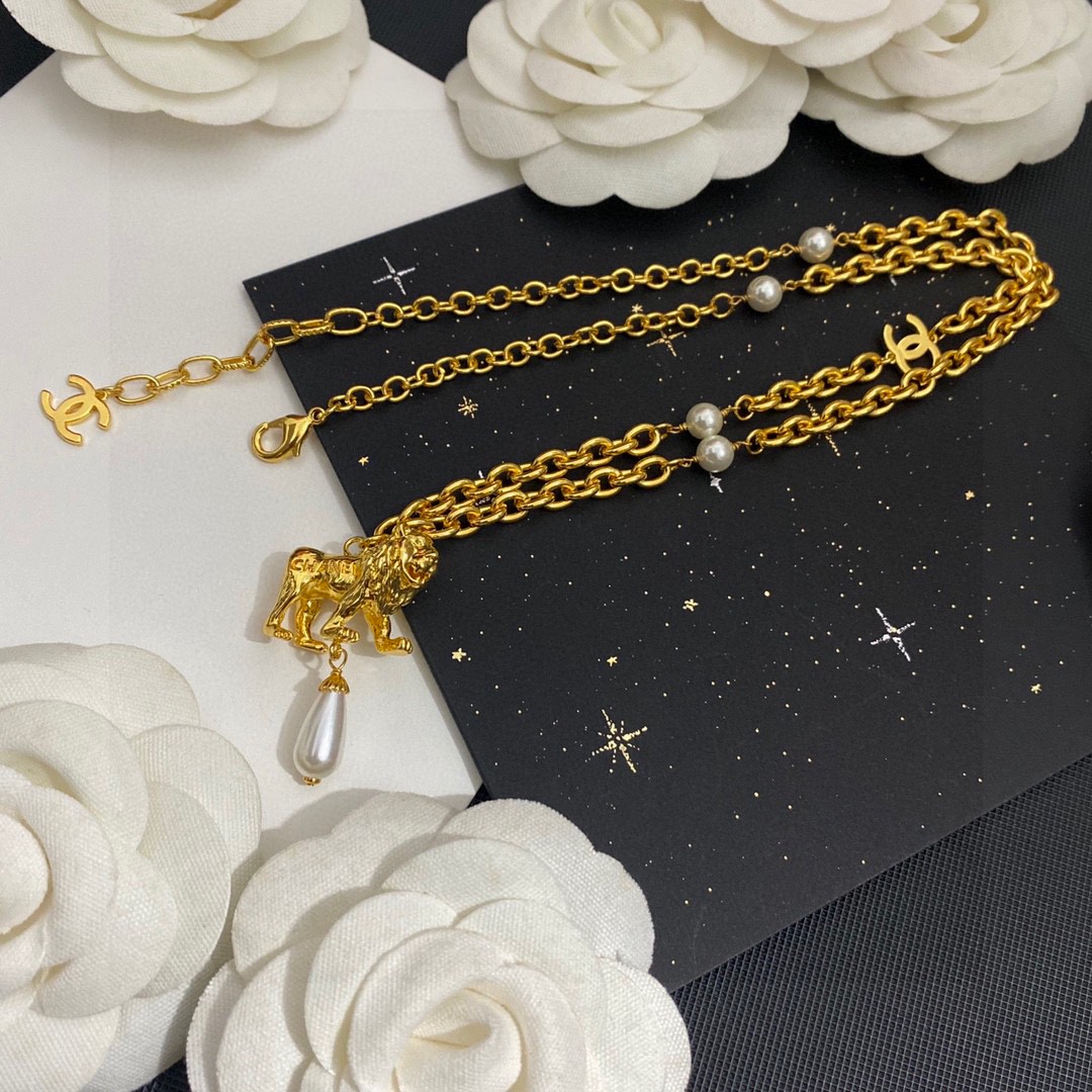 CHANEL🇫🇷Xiaoxiang Double C Lion Pearl Pendant Necklace