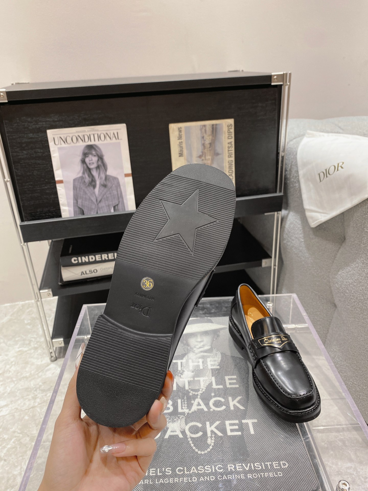 DIOR Early Spring 2023 New Loafers Black