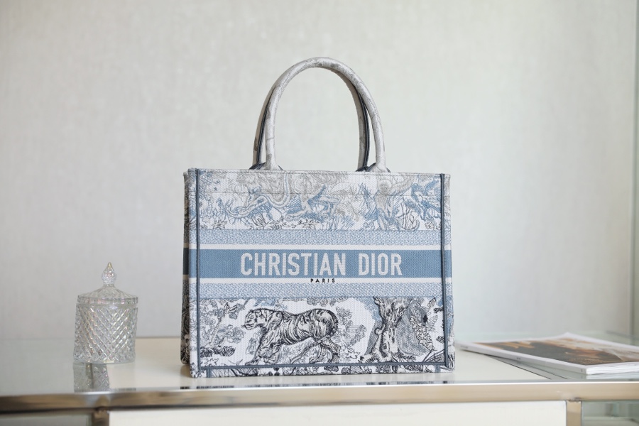 DIOR TOTE Gradient Tiger