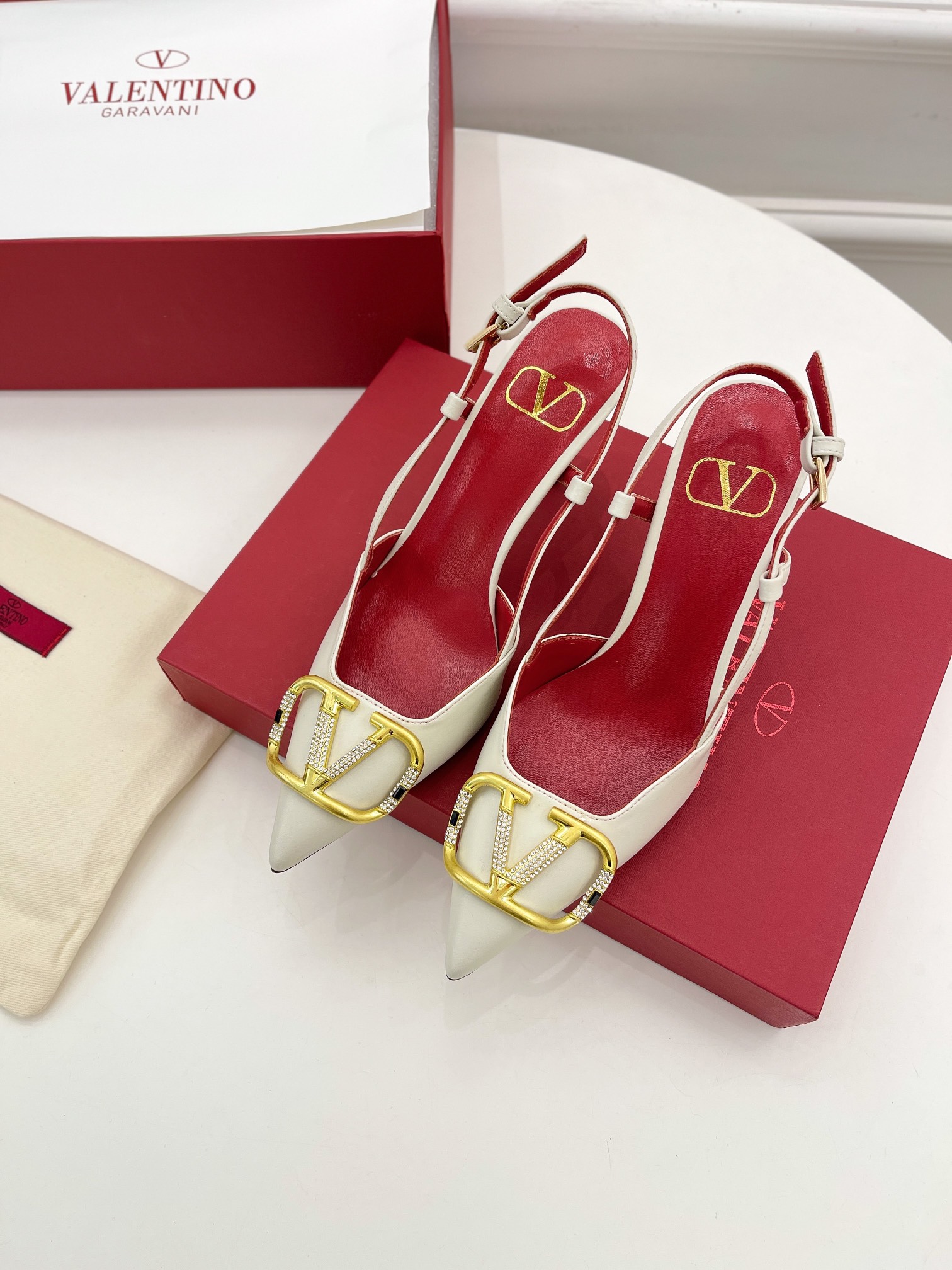 【Valentino】𝟐𝟎𝟐𝟏/𝐒𝐒 𝐧𝐞𝐰 Valentino 2022 spring and summer new large V diamond buckle high heels on the new