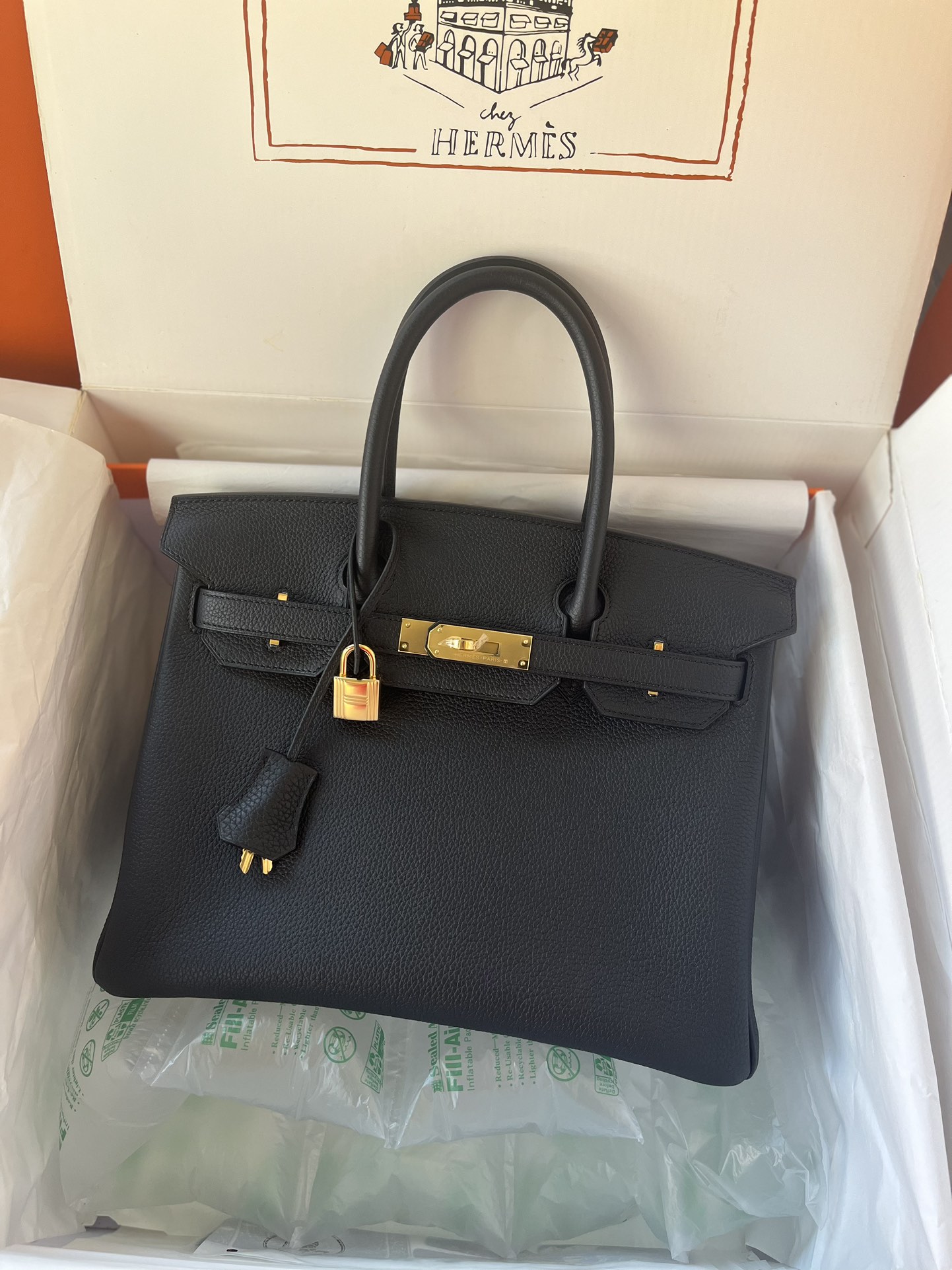 Birkin 30cm black with gold buckle Togo leather Top calfskin Real shooting Quality visible to the naked eye
