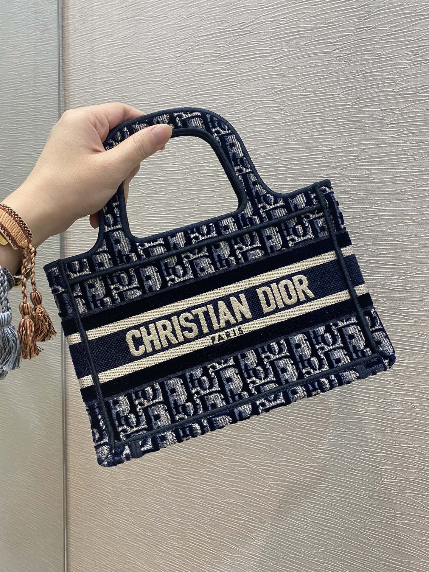 The latest velvet collection for fall/winter, Book Tote