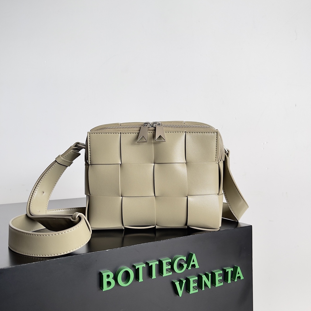Bottega Veneta BV Men's Camera Bag Taupe #730027