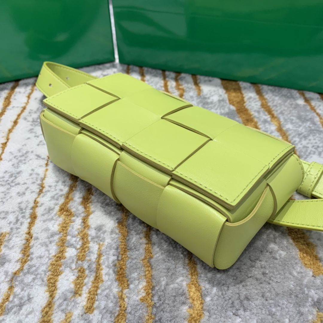 Bottega Veneta  𝗧𝗛𝗘 𝗕𝗘𝗟𝗧 𝗖𝗔𝗦𝗦𝗘𝗧𝗧𝗘 # 639367