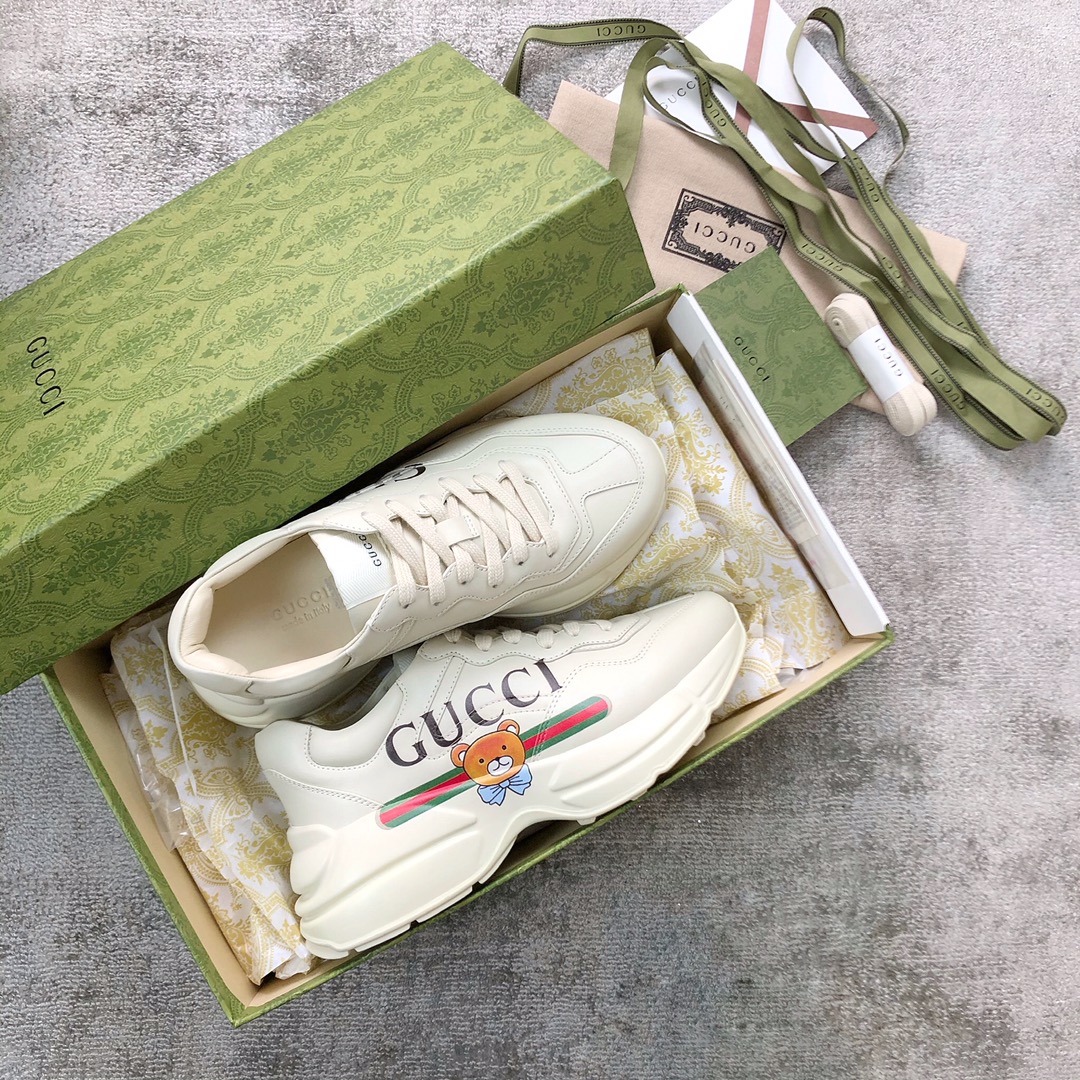 Gucci Pops This collection has a lot of flora and fauna elements Original material