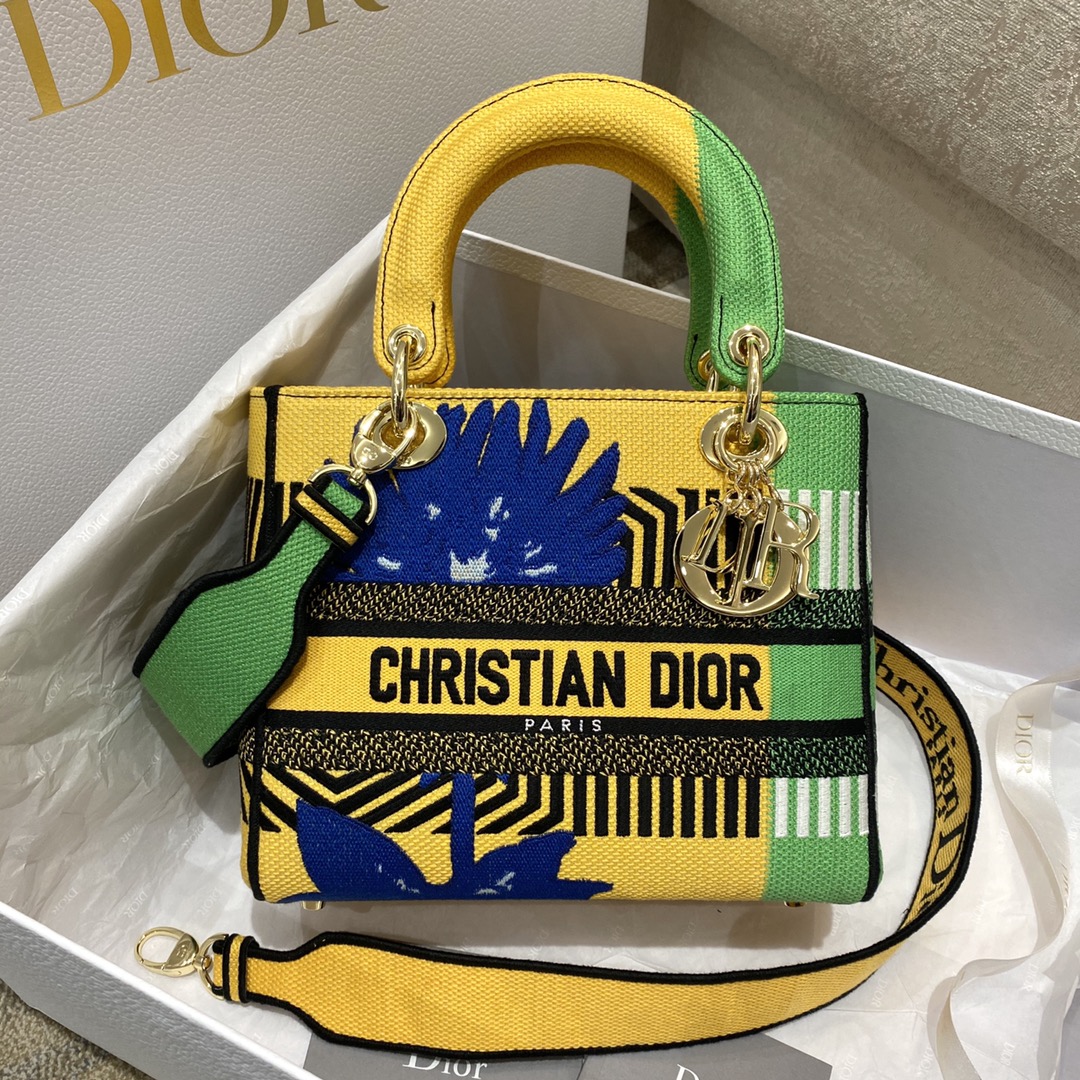 Lady DIOR latest color limited series, French style romantic elements