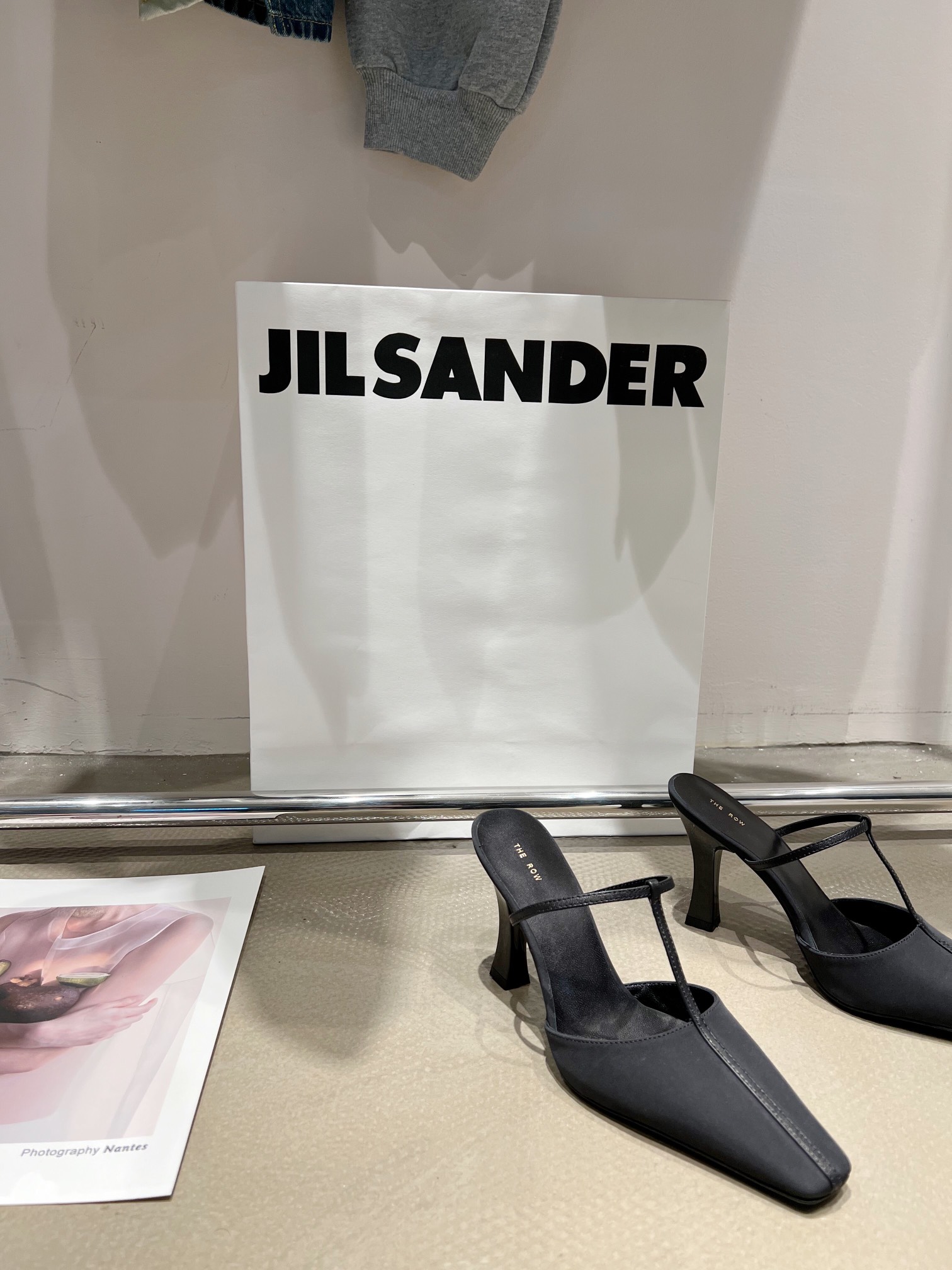 𝐓𝐡𝐞 𝐫𝐨𝐰 ｜𝟐𝟎𝟐𝟐/𝐒𝐒 𝐧𝐞𝐰 Retro minimalist wrap-around heels Custom leather Original outsole