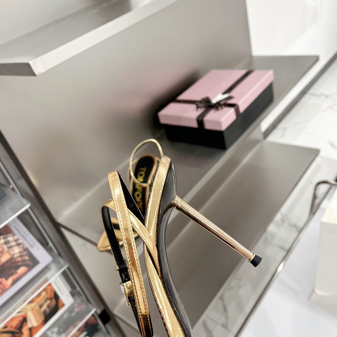 𝒕𝒐𝒎𝒇𝒐𝒓𝒅 𝟐𝟎𝟐𝟐/𝐒𝐒 𝐧𝐞𝐰 TF Tom Ford Gold Heel Padlock Sandals