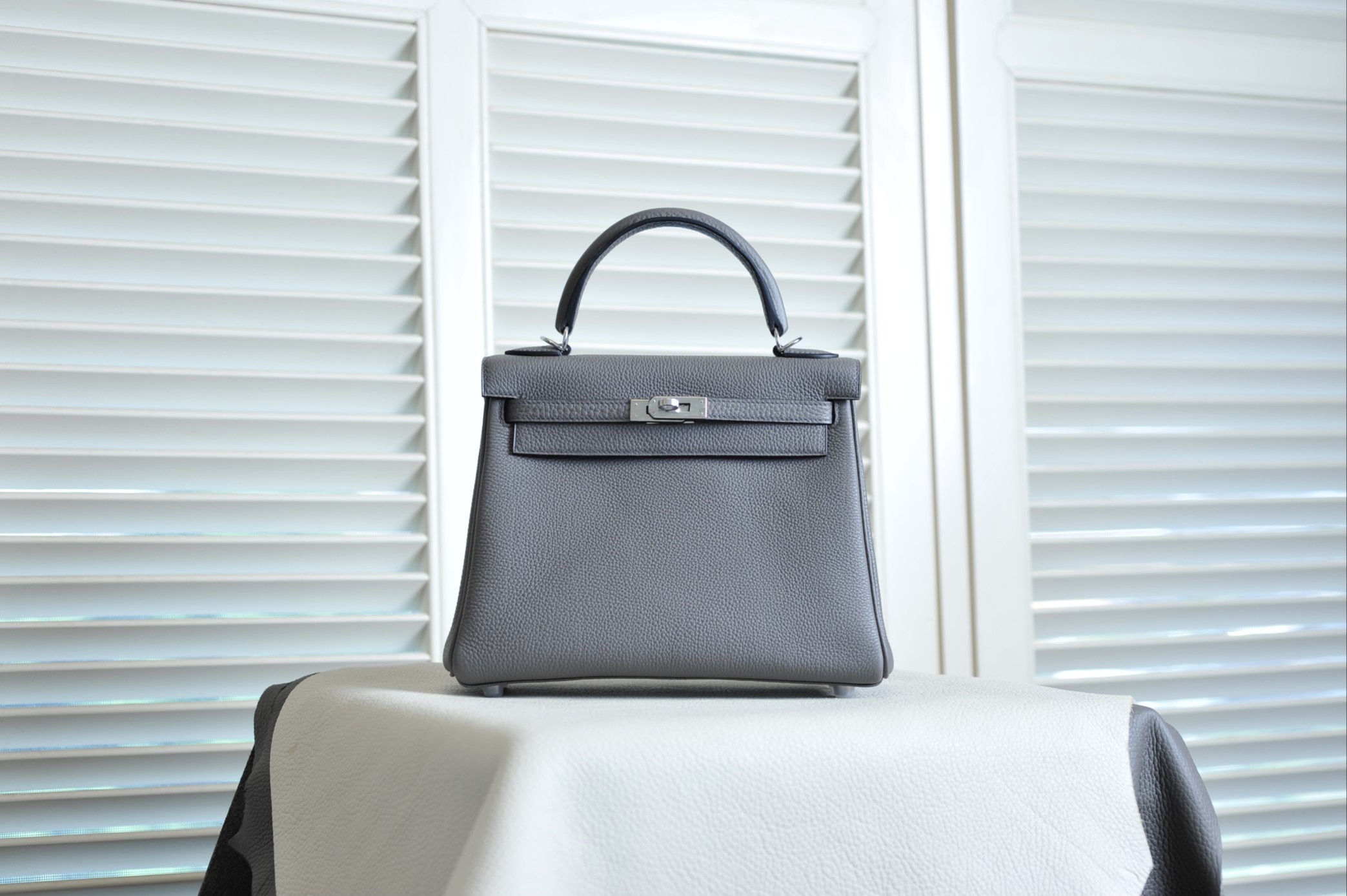 Kelly25 Pewter Gray Silver Buckle TOGO Leather