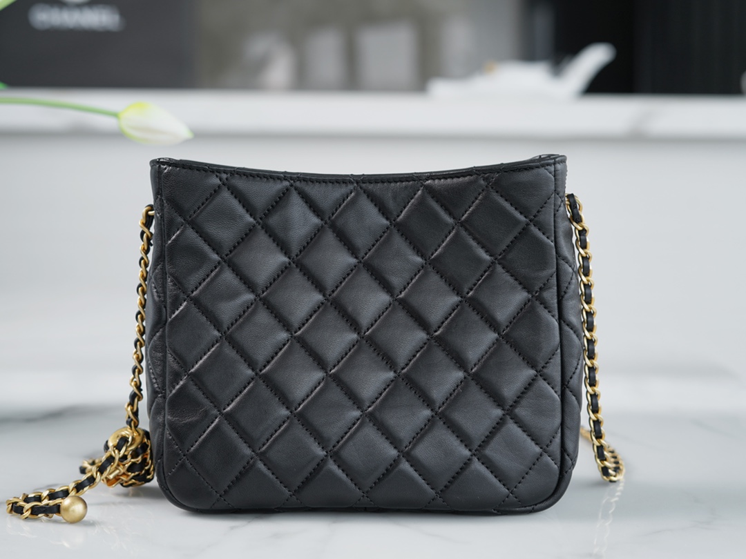 𝗖𝗛𝗔𝗘𝗡𝗟✦ 22s Woven Gold Ball 𝑯𝒐𝒃𝒐 Hippie Bag Black 〰️