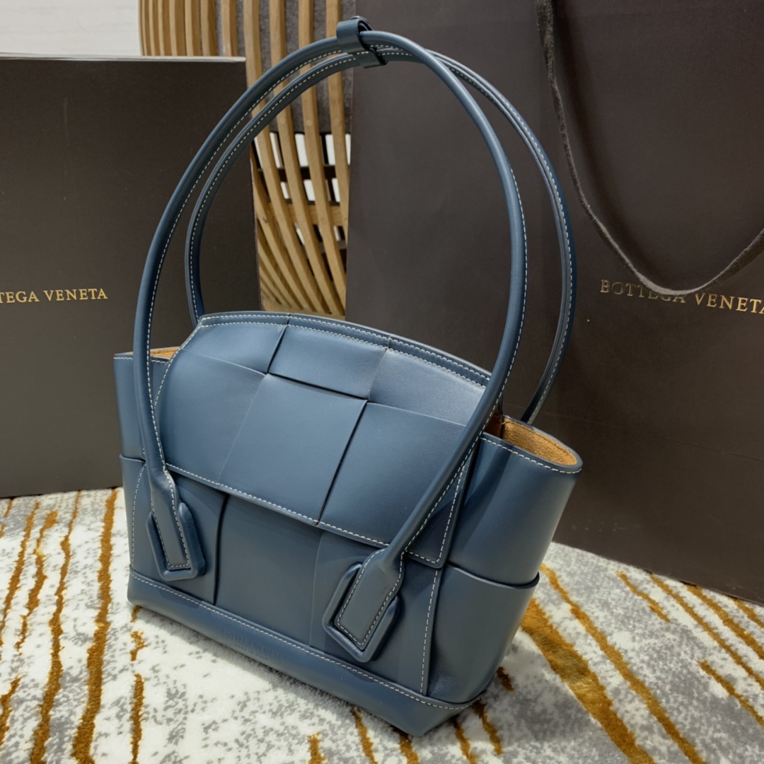 Bottega Veneta  𝙏𝙝𝙚 𝘼𝙧𝙘𝙤 𝟯𝟯 #575943