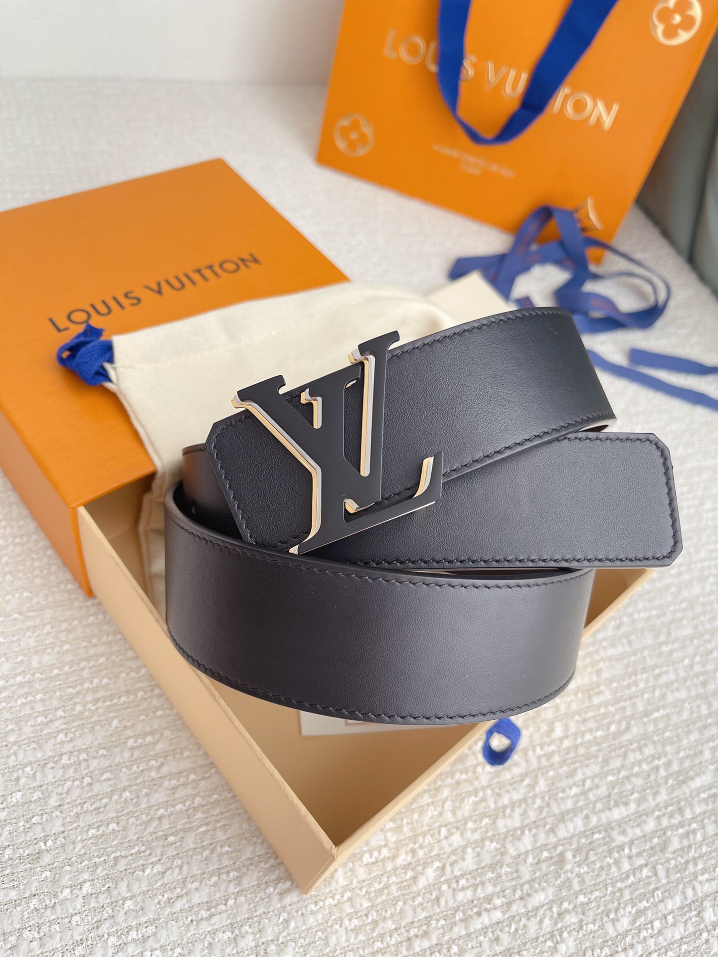 LOUIS VUITTO reversible plain belt