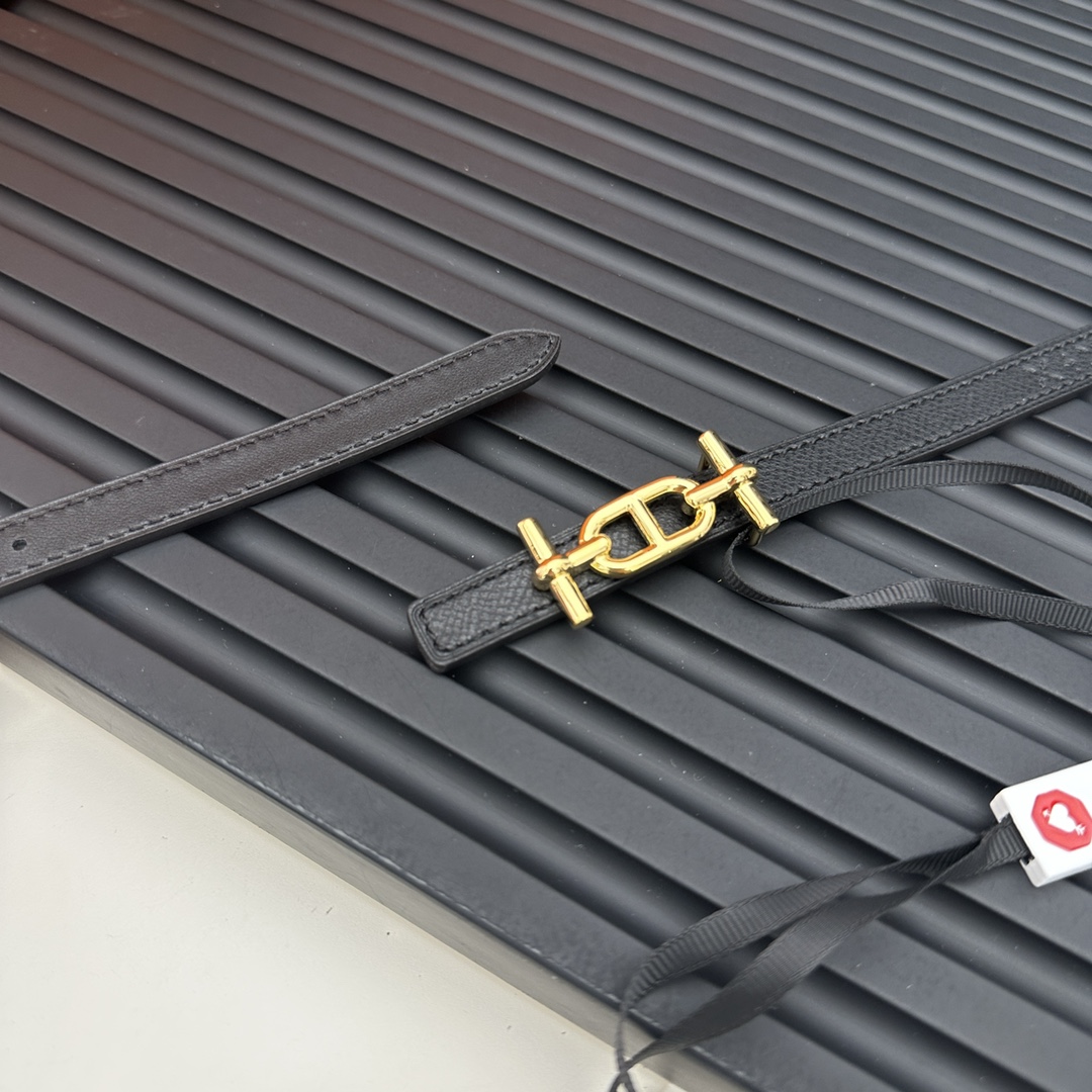 Reversible belt in Hermes Swift and perforated Epsom calfskin