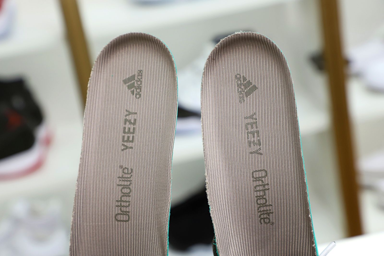 Yeezy boost 700 V2 Geode