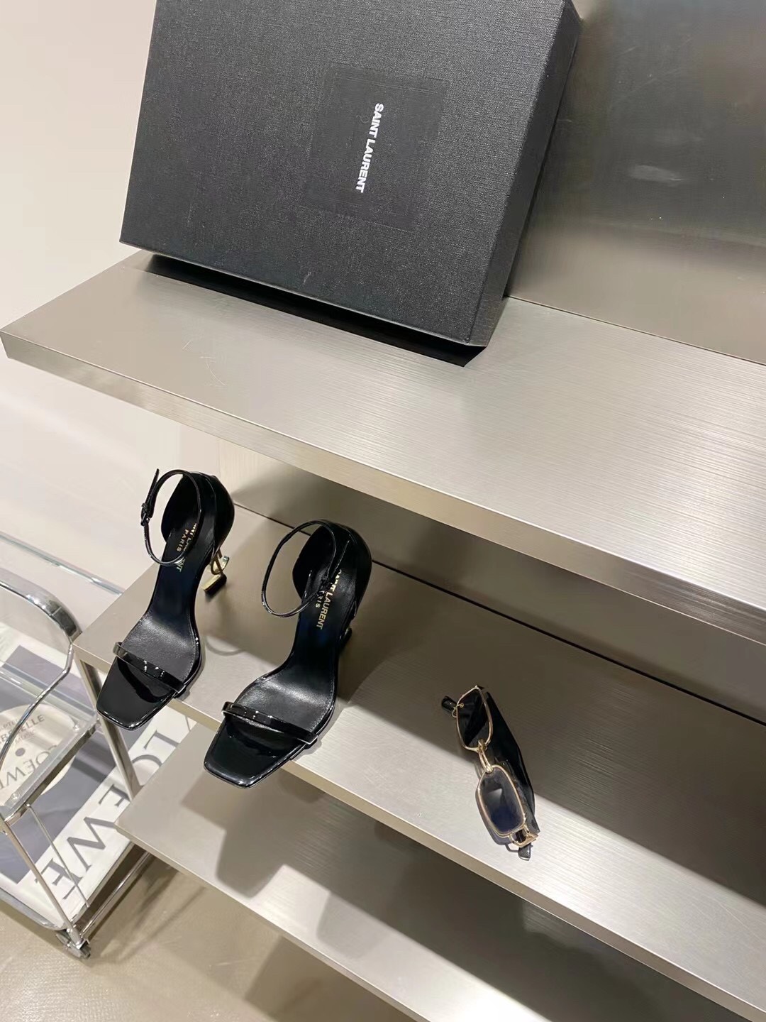 𝙎𝙖𝙞𝙣𝙩 𝙇𝙖𝙪𝙧𝙚𝙣𝙩 | 𝟐𝟎𝟐𝟏/𝐒𝐒 𝐧𝐞𝐰 YSL｜A beautiful classic Alphabet high-heeled sandals