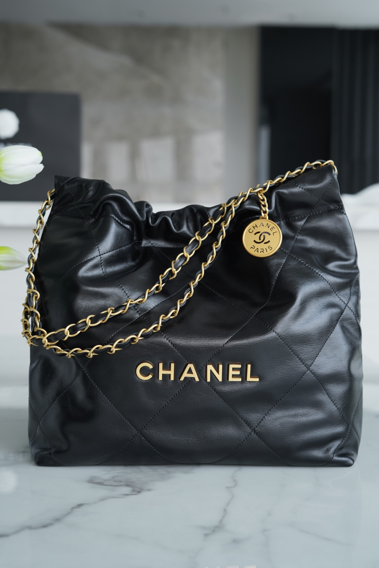 𝗖𝗛𝗔𝗘𝗡𝗟✦𝟐𝟐𝗣Spring/Summer New 𝟐𝟐Handbag Large Black Gold Buckle➿