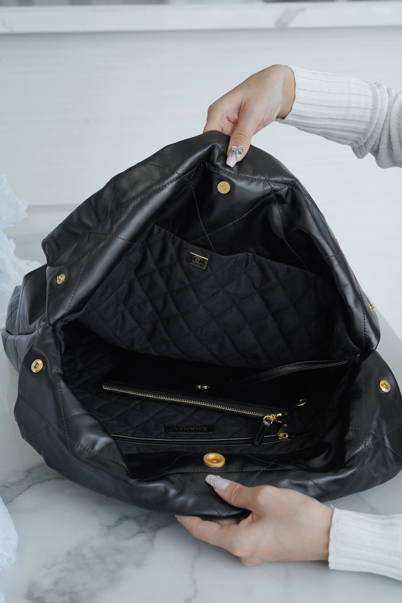 𝗖𝗛𝗔𝗘𝗡𝗟✦𝟐𝟐𝗣 Advanced Handcraft Workshop 𝟐𝟐 Handbag Genuine Leather Large Black Gold