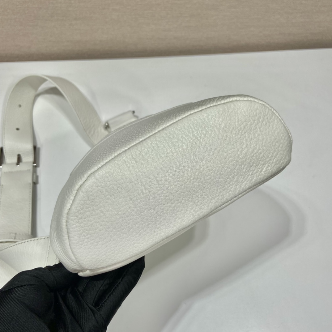 𝐏𝐑𝐀𝐃𝐀  New Chest Bag 2VZ092