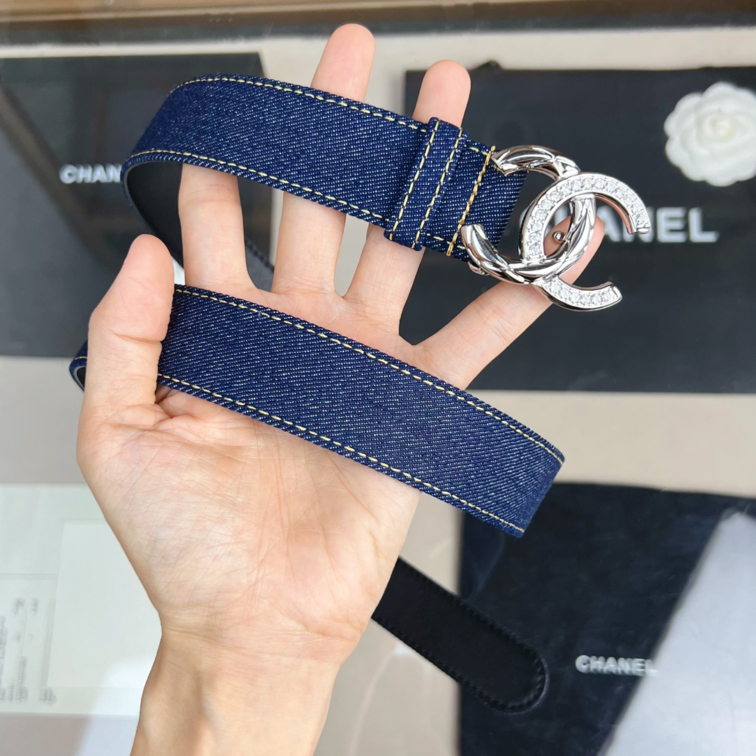 𝗖𝗛𝗔𝗡𝗘𝗟 Classic denim blue belt