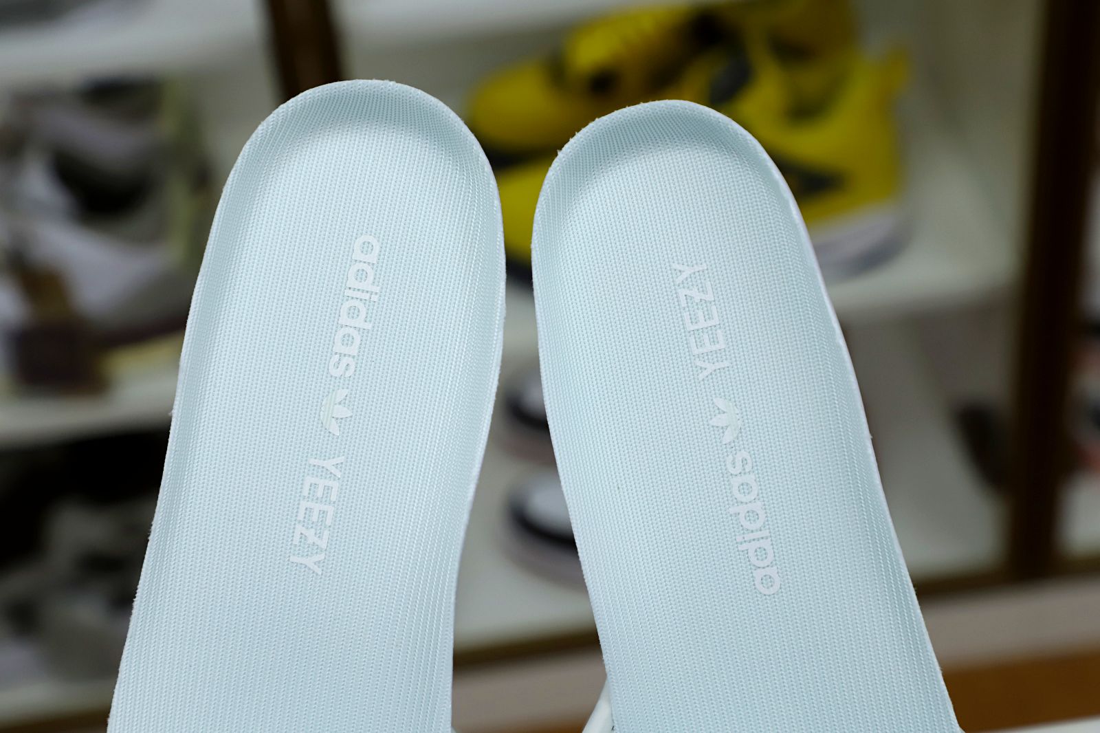 YEEZY BOOST 350 V2 CLOUD WHITE NON-REFLECTIVE