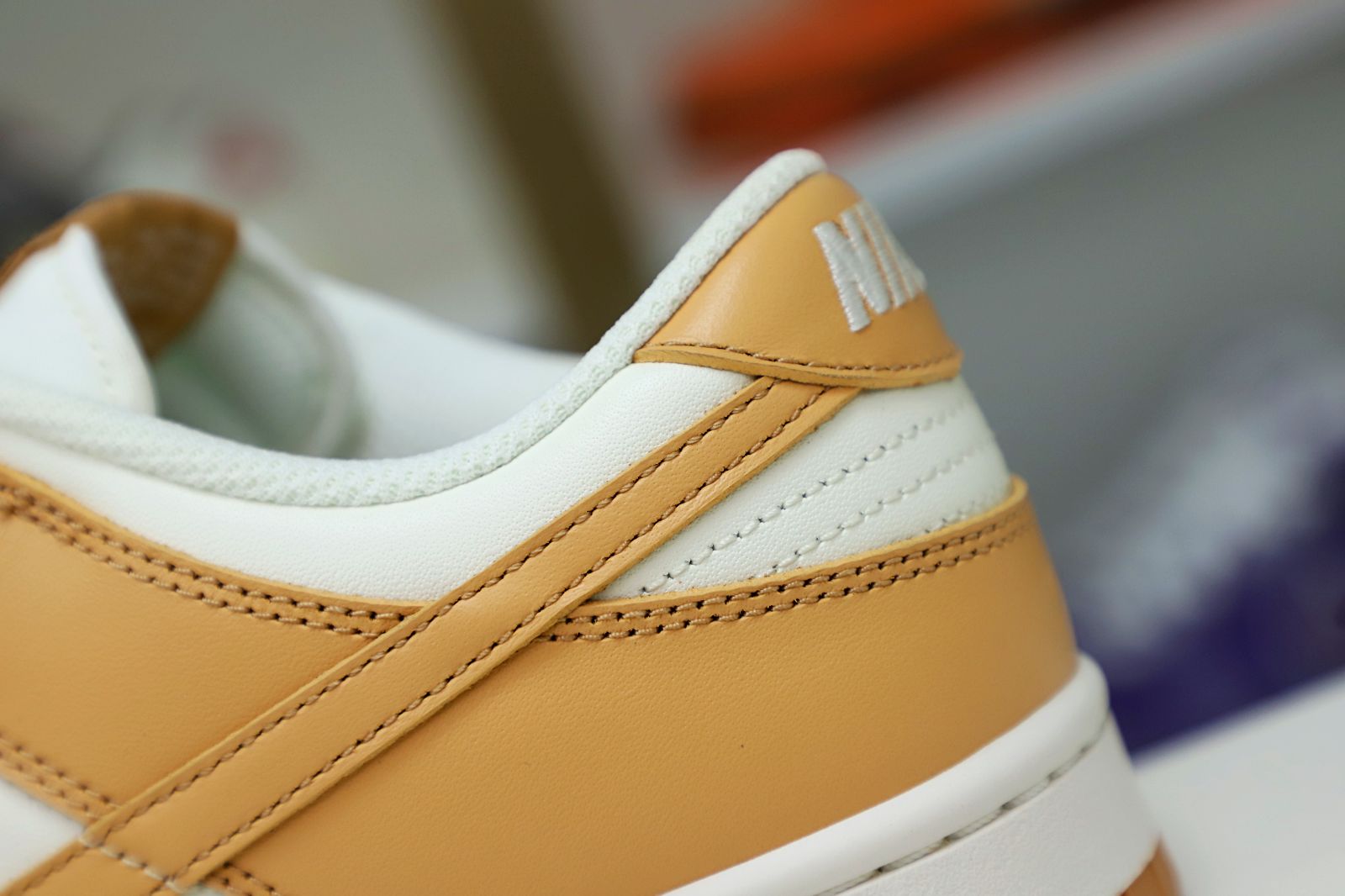 WMNS DUNK LOW HARVEST MOON