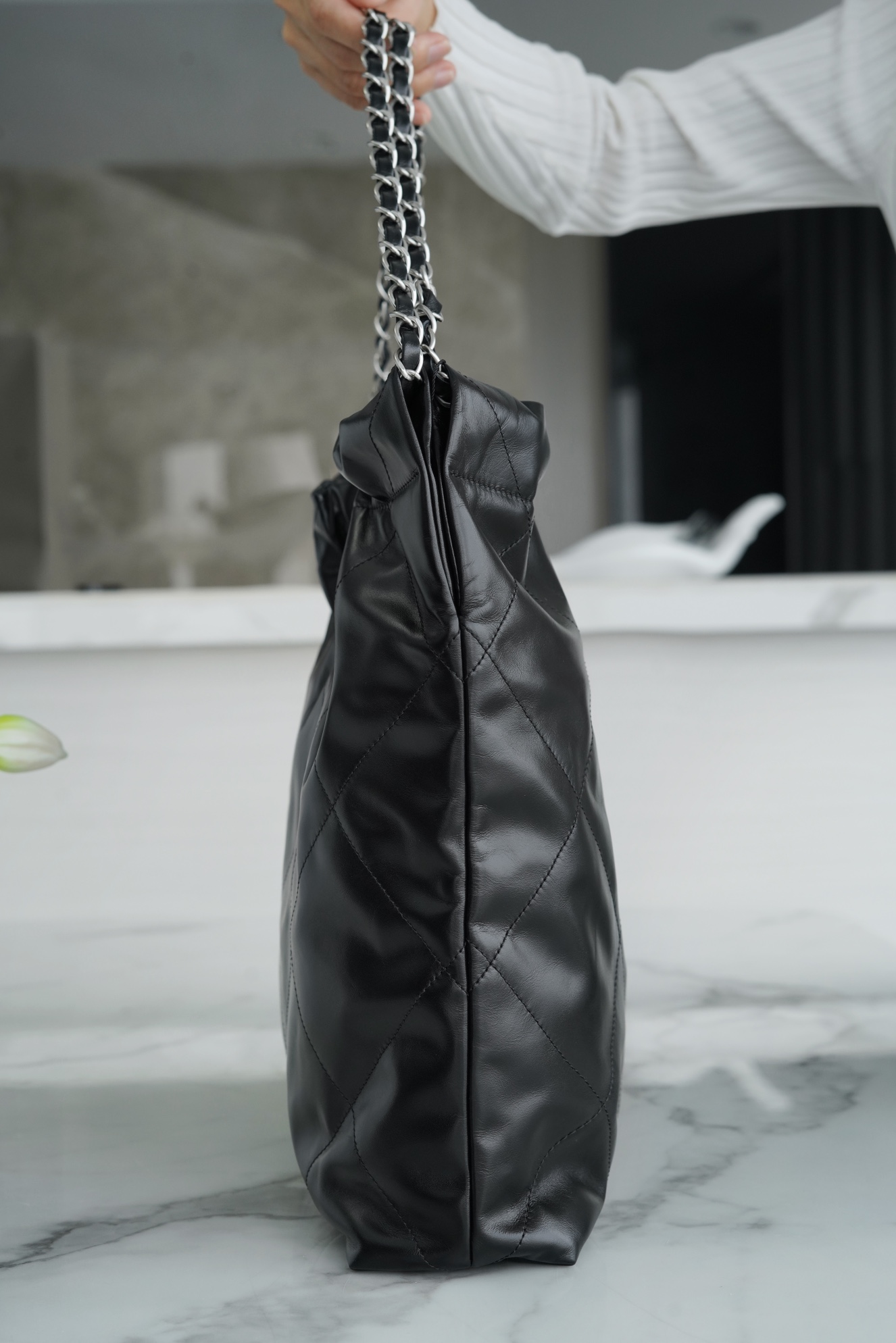 𝗖𝗛𝗔𝗘𝗡𝗟✦𝟐𝟐𝗣 spring and summer new 𝟐𝟐 handbag black silver buckle medium