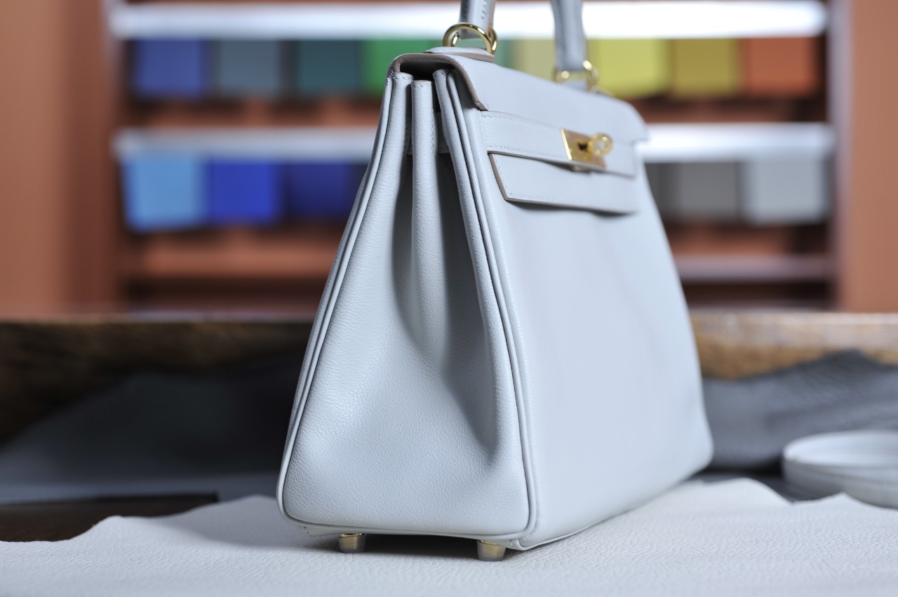 Kelly28 pearl gray gold buckle swift leather