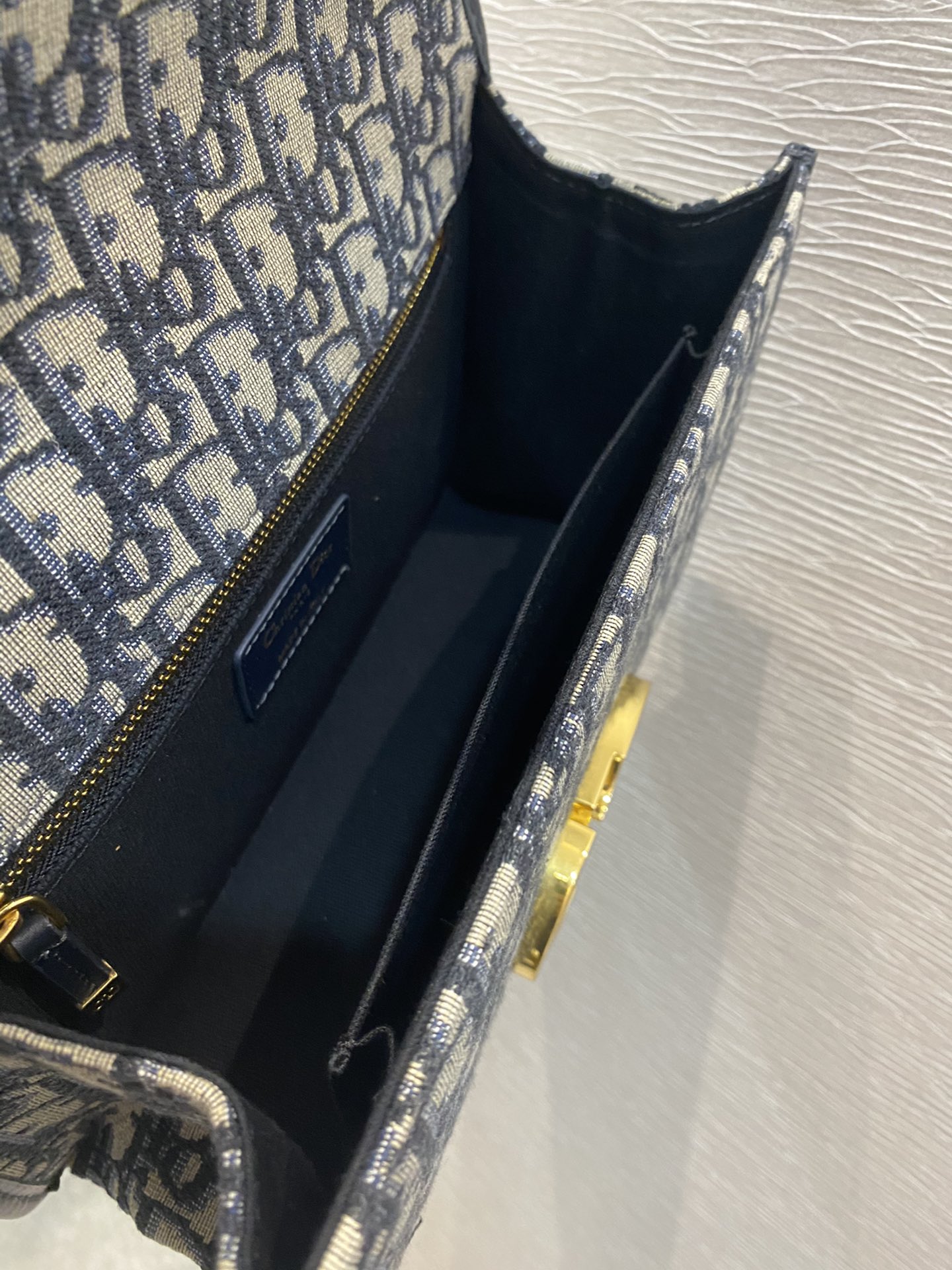 Montaigne Collection Chain Terms