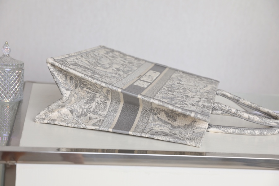 DIOR TOTE Grey Tiger