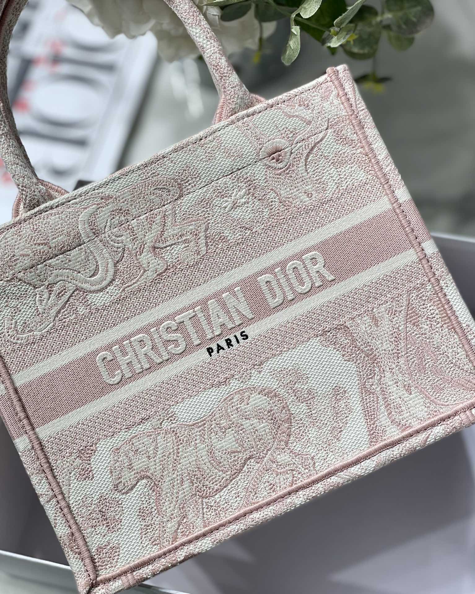 DIOR TOTE Pink tiger embroidery
