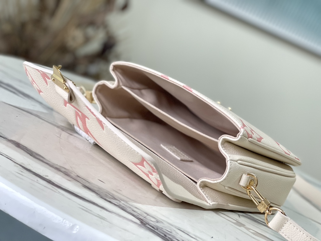 𝐋𝐎𝐔𝐈𝐒 𝐕𝐔𝐈𝐓𝐓𝐎𝐍   M45773