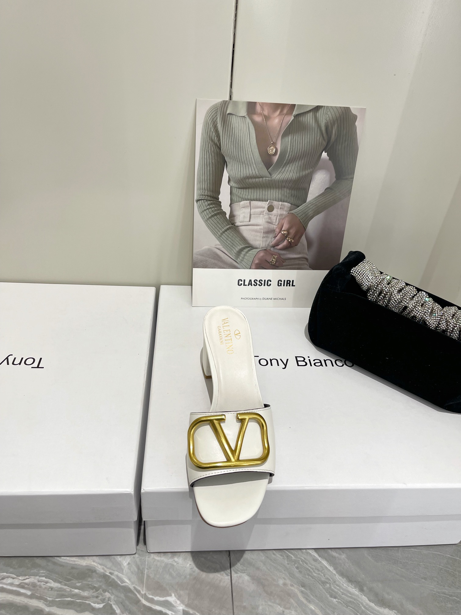 【Valentino】𝟐𝟎𝟐𝟏/𝐒𝐒 𝐧𝐞𝐰  Valentino 2022 / fw spring and summer new women's slippers