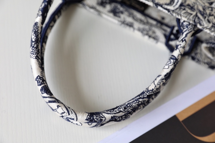 DIOR TOTE Blue Tiger